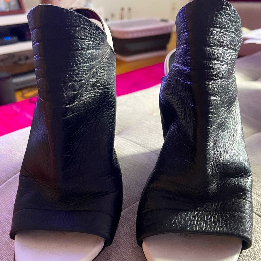 Balenciaga womens size 38.5 Leather Glove wedge sandals